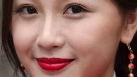 虞书欣红衣古风写真大片释出，明艳灵动氛围感拉满
