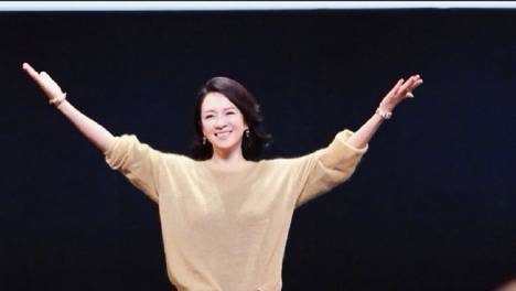 章子怡获卢米埃尔电影节荣誉成就奖 笑容满面优雅从容