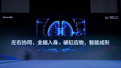 具身智能最大的幻觉，是先把人拿掉