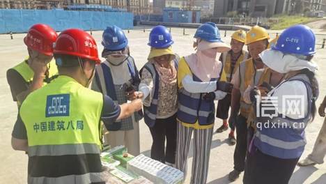夏日送清凉安全伴一线 城阳区住建局开展建筑工地“送清凉”活动