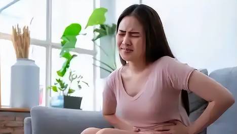 女性内裤上若出现这2个现象，或说明子宫出现了问题，需及时就诊