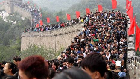国庆反向旅游冷门小城推荐，人少不涨价国庆想要沉浸式旅行、避开景区拥堵与食宿溢价，最优选择并非挤入网红热门目的地，而是深耕国内一批文旅底蕴扎实、商业化程度低、节假日物价稳定的小众小城。这类城市没有过度营销的流量泡沫，游客承载量充足，本地消费体系成熟，国庆期间食宿仅会出现常态化小幅波动，不...