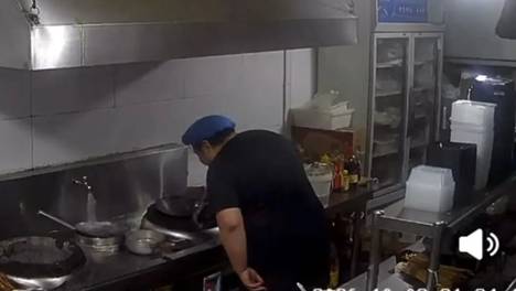 西安通报“烧烤店厨师漱口水吐锅边”：涉事门店负责人被约谈，即日起停业整改
