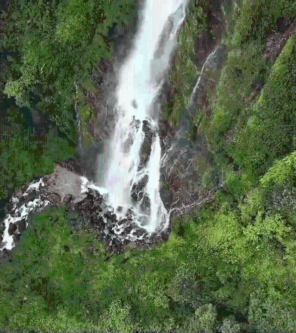 云南宁洱：深山悬飞瀑 山麂入画来