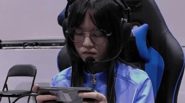 穆欣月成为首位亚运电竞女子冠军
