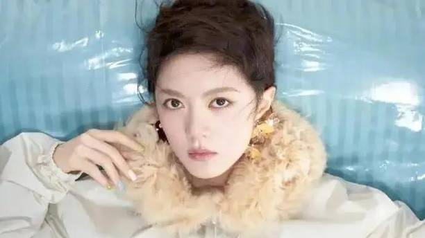 00 后小花被 Miu Miu 连押四年，赌注越下越重，就赵今麦一个