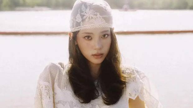 时髦and个性，欧阳娜娜超高美商，零零后小花里的审美先锋者