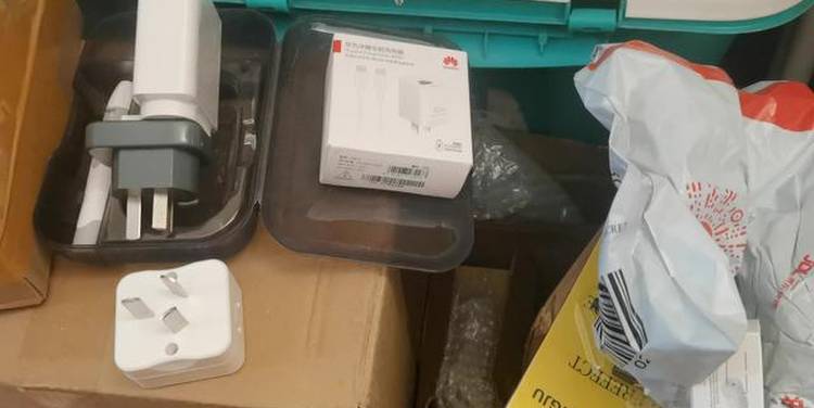 139包邮的华为140W氮化镓开关电源适配器开箱附40W冰糖满载效率计算1