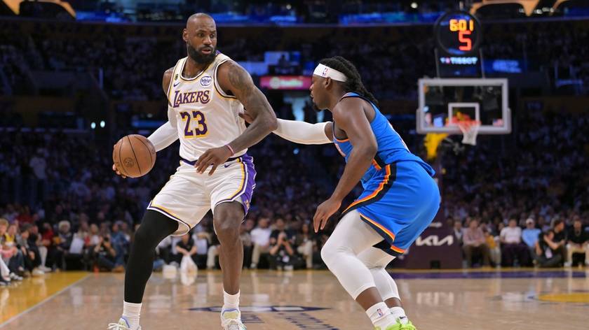 NBA-湖人VS雷霆 詹姆斯持球推进