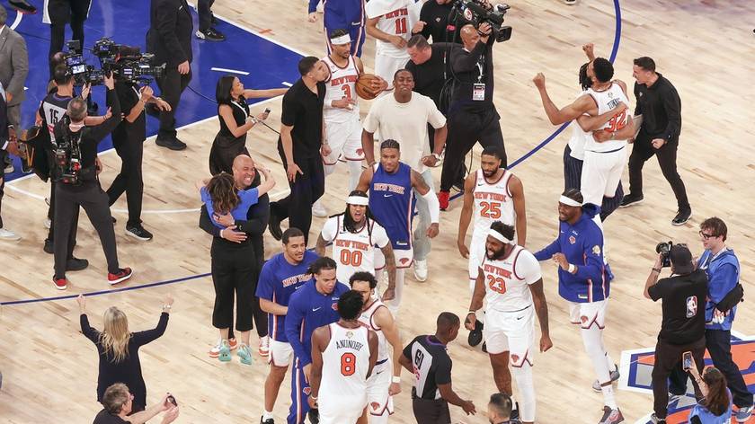 NBA-尼克斯绝杀马刺 众将疯狂庆祝