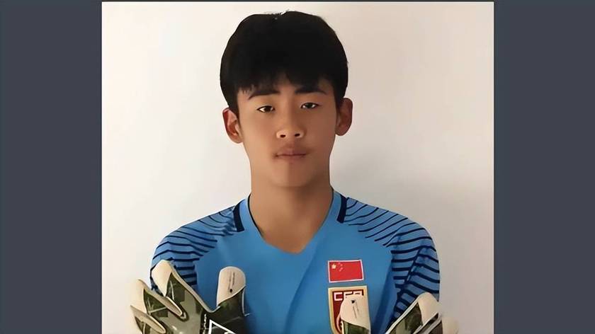 他在中甲都难踢主力，却多次入选U22国足，曾加盟鲁能半年就离队