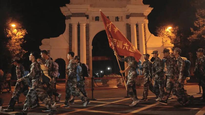 清华大学新生，夜间拉练20公里
