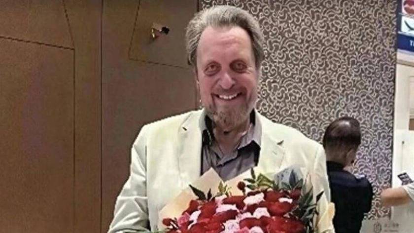 马斯克拼命想逃离的男人，80岁还在刷他的脸“走穴敛财”？