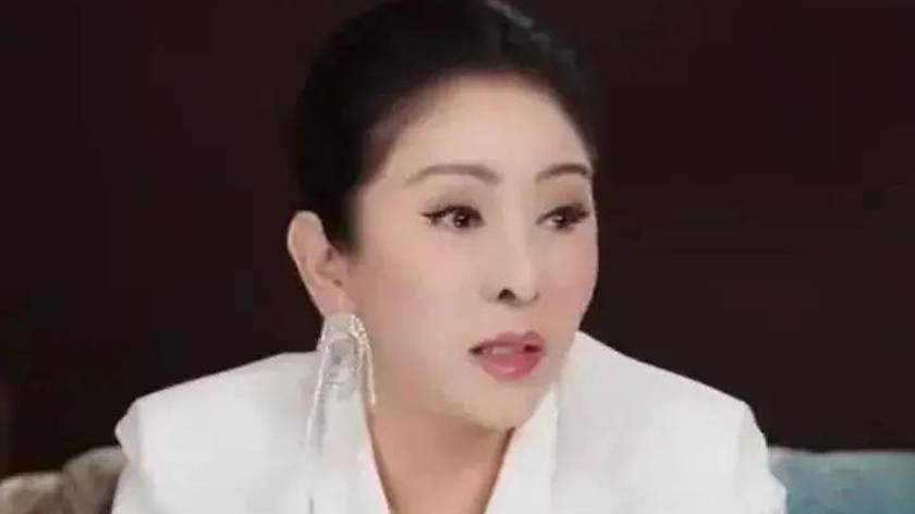 向太炮轰张家齐妈妈，评论区却吵成了两派