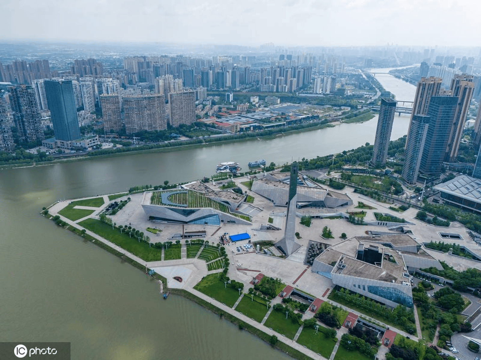 湖南长沙鸟瞰滨江文化园三馆一厅矗立