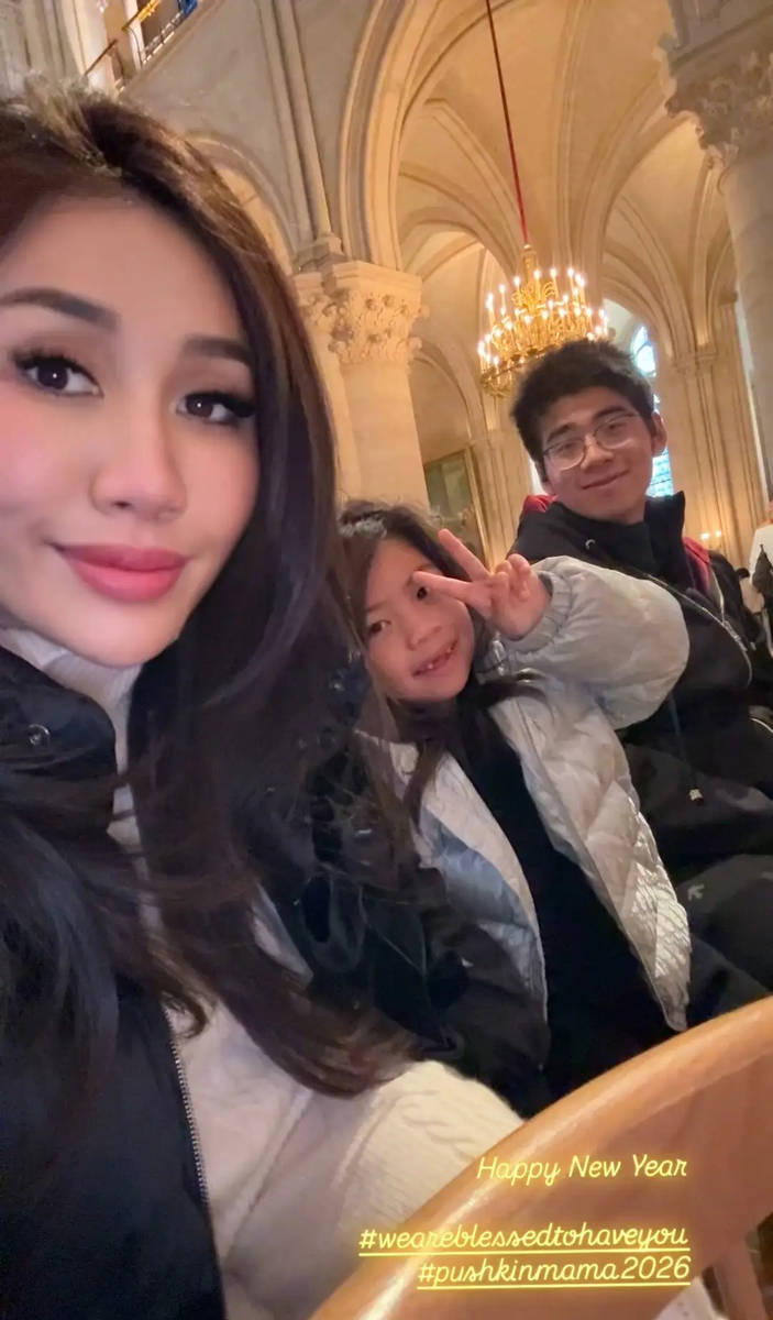 何超盈晒一家法国旅行合照！与小8岁老公感情超好