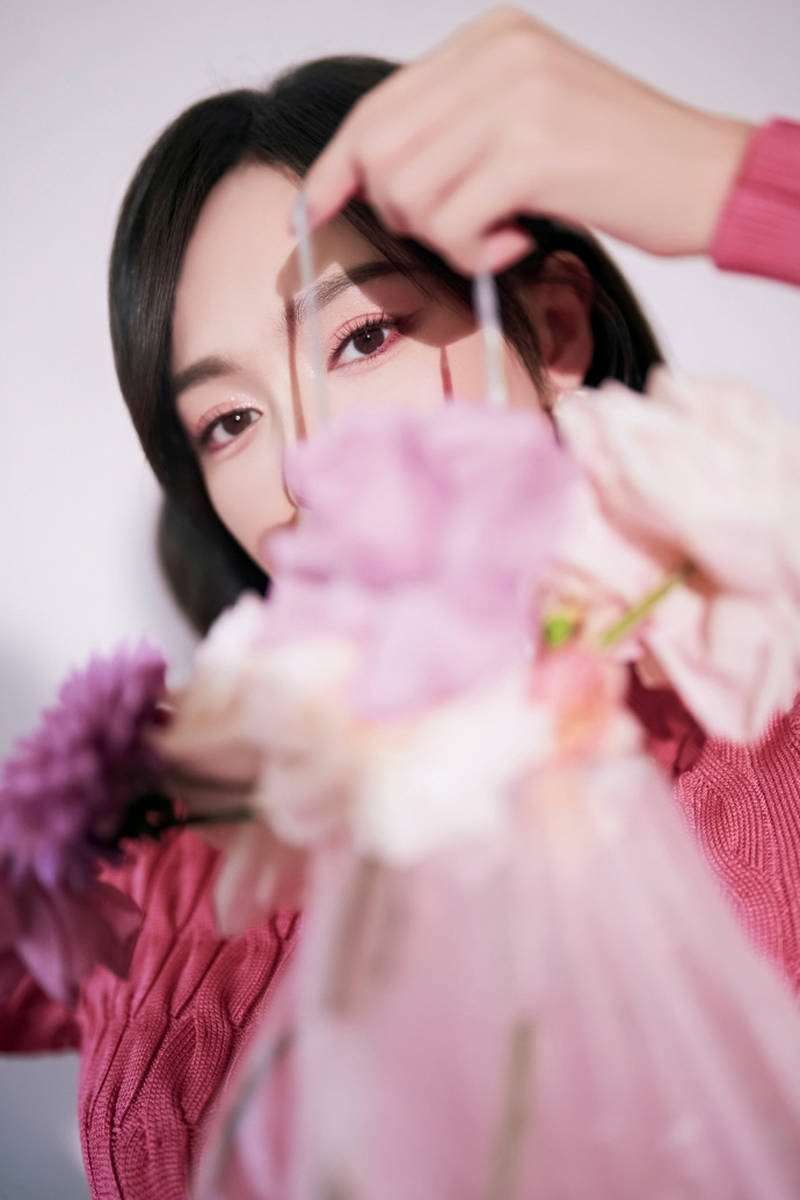 “糖糖”笑容太甜了！唐嫣穿紧身裙秀出曼妙身材