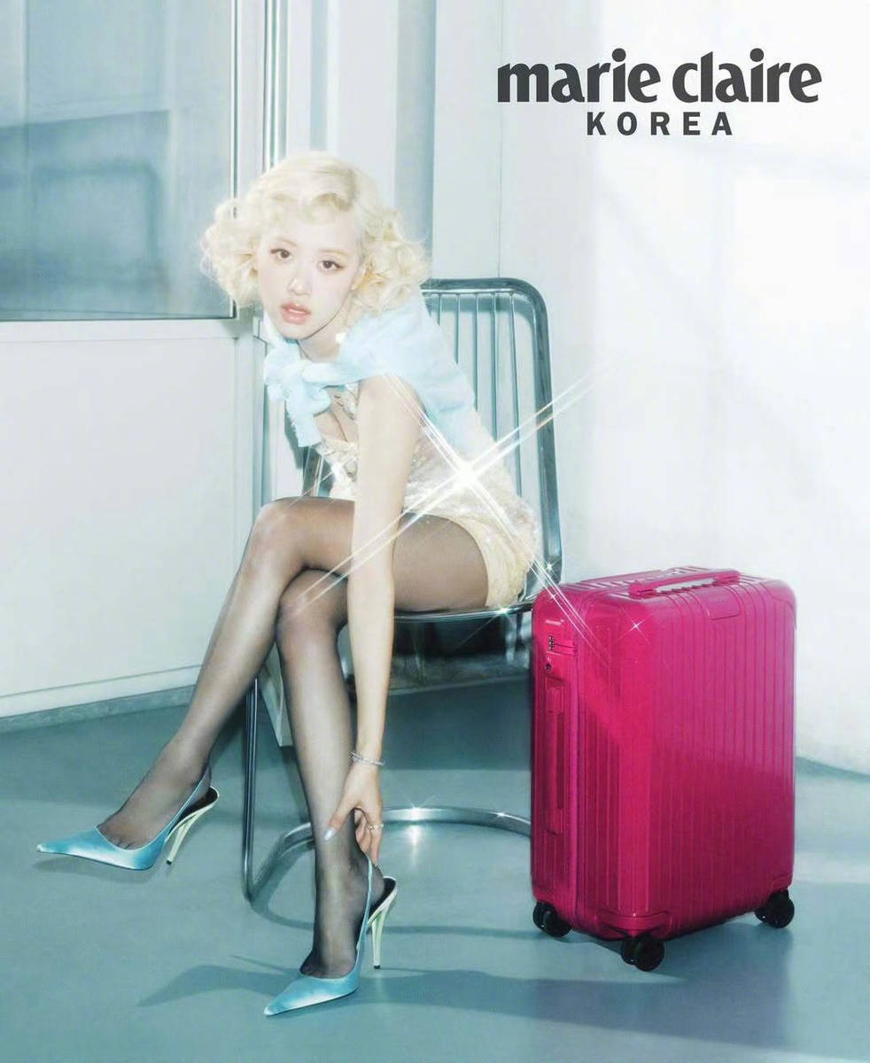 朴彩英金发红唇明艳灵动 摩登复古造型风情万种