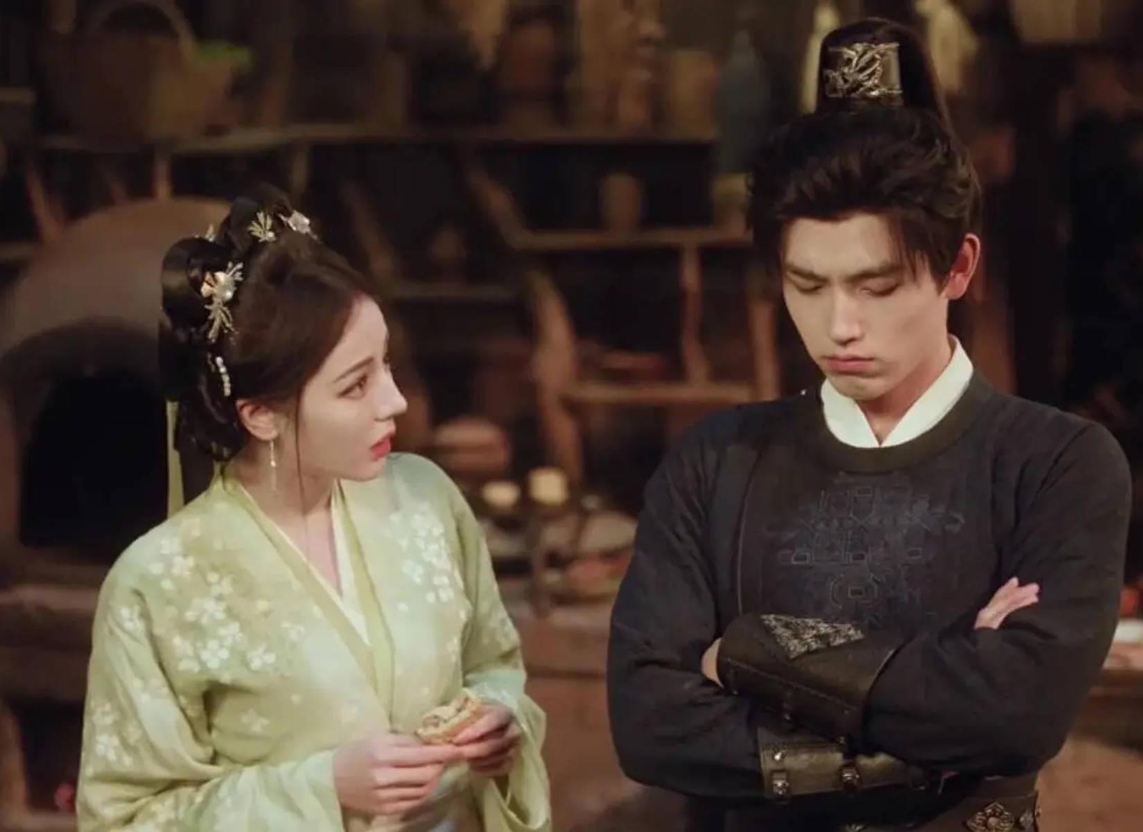 迪丽热巴陈飞宇温柔对视氛围浪漫 亲密互动养眼