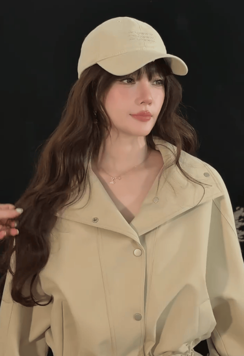 李小璐晒穿搭视频 对镜头表情搞怪秀出好身材