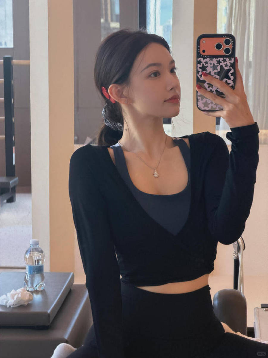 程潇晒做空中瑜伽照 身材曼妙全程姿态轻盈