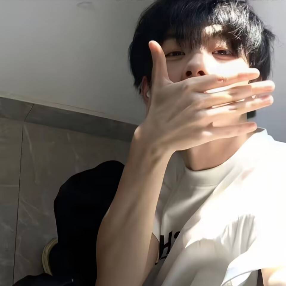 那些对不起,就像机场延误的一句抱歉,就像瓶盖上的谢谢惠顾,都是空泛