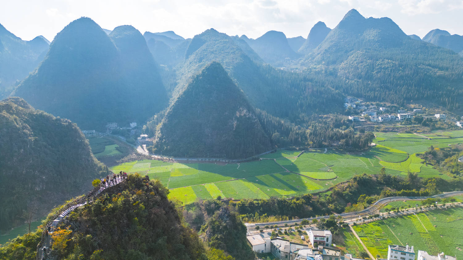 中国的皇后镇,山地玩都--黔西南兴义,贵州3大特色度假玩乐目的地_万峰