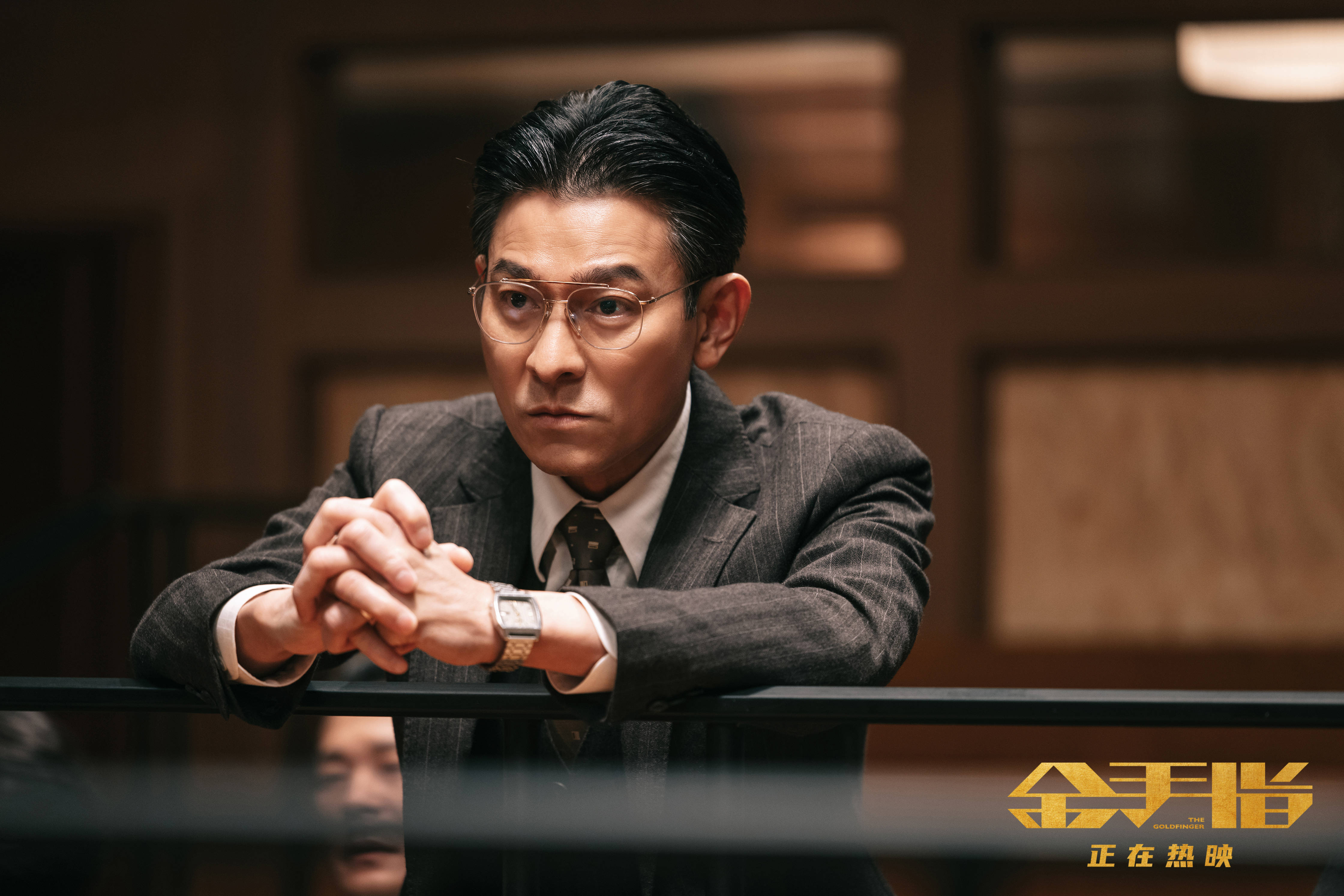 电影《金手指》曝"查到底"特辑 刘德华化身"孤勇者"全力以赴_刘启_程