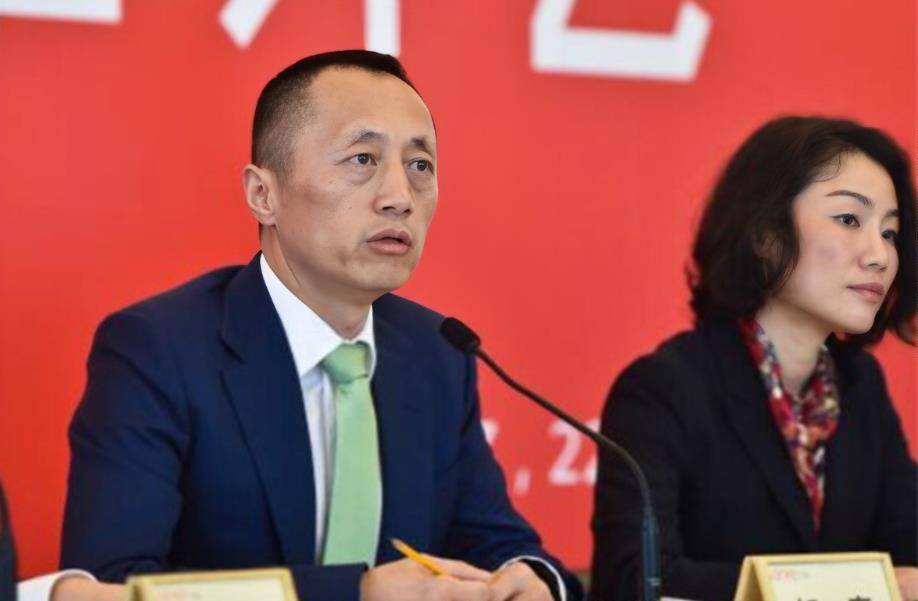 她是中国"最贵"女秘,年薪849万,年终奖1000万,48岁未婚未育_朱旭_万科