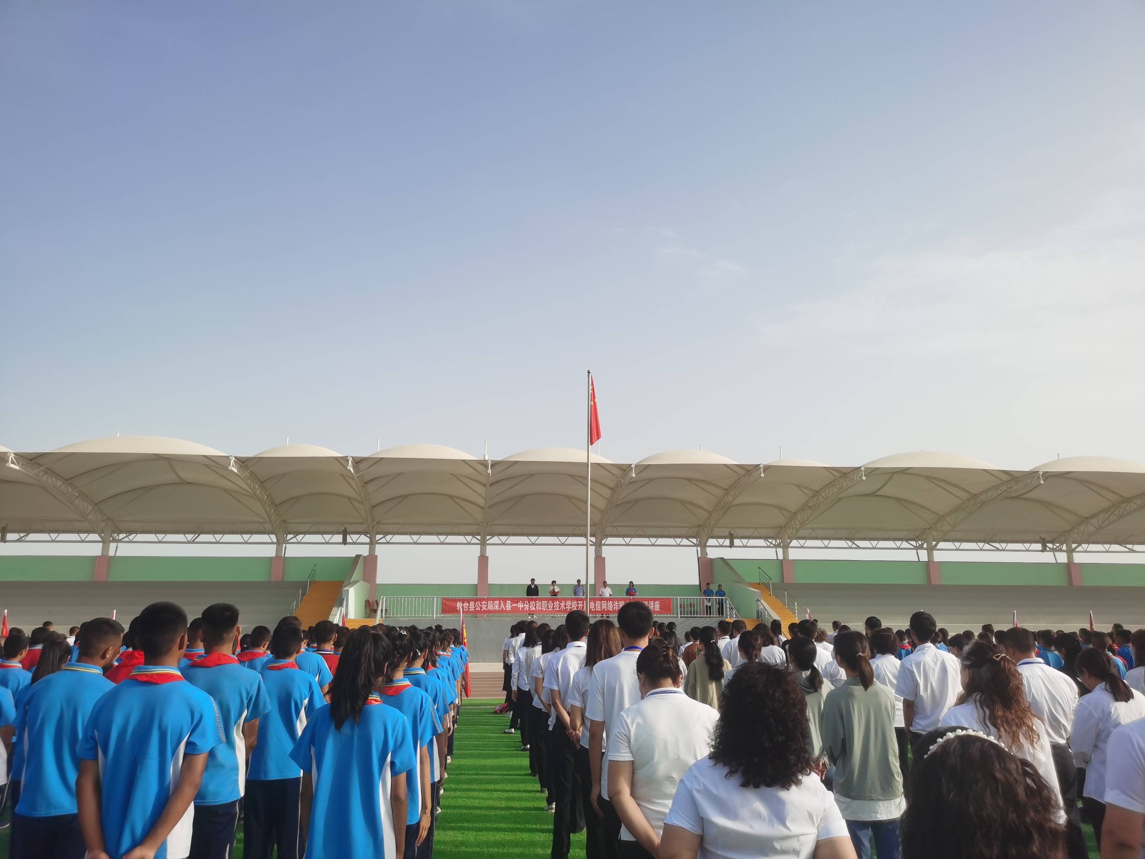 轮台县开展"警校一家亲 慰问暖警心"警察节慰问活动