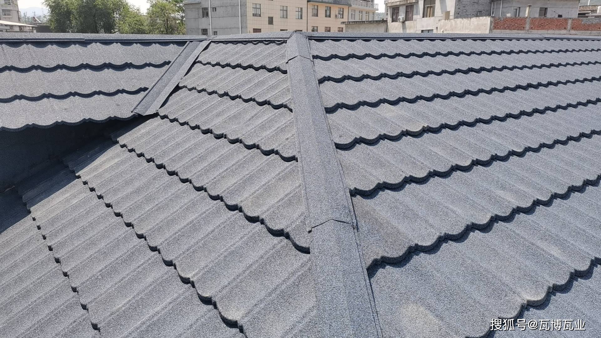屋面瓦_因为_屋顶