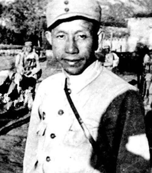 广州军区副司令员吴富善在火车站遭歹徒碰瓷,将军说:跟我去取钱_日军