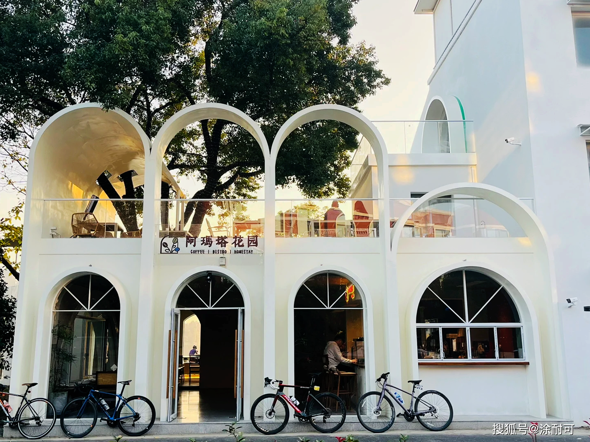 涂耐可质感艺术涂料,助力知名设计师打造网红咖啡馆空间美学.