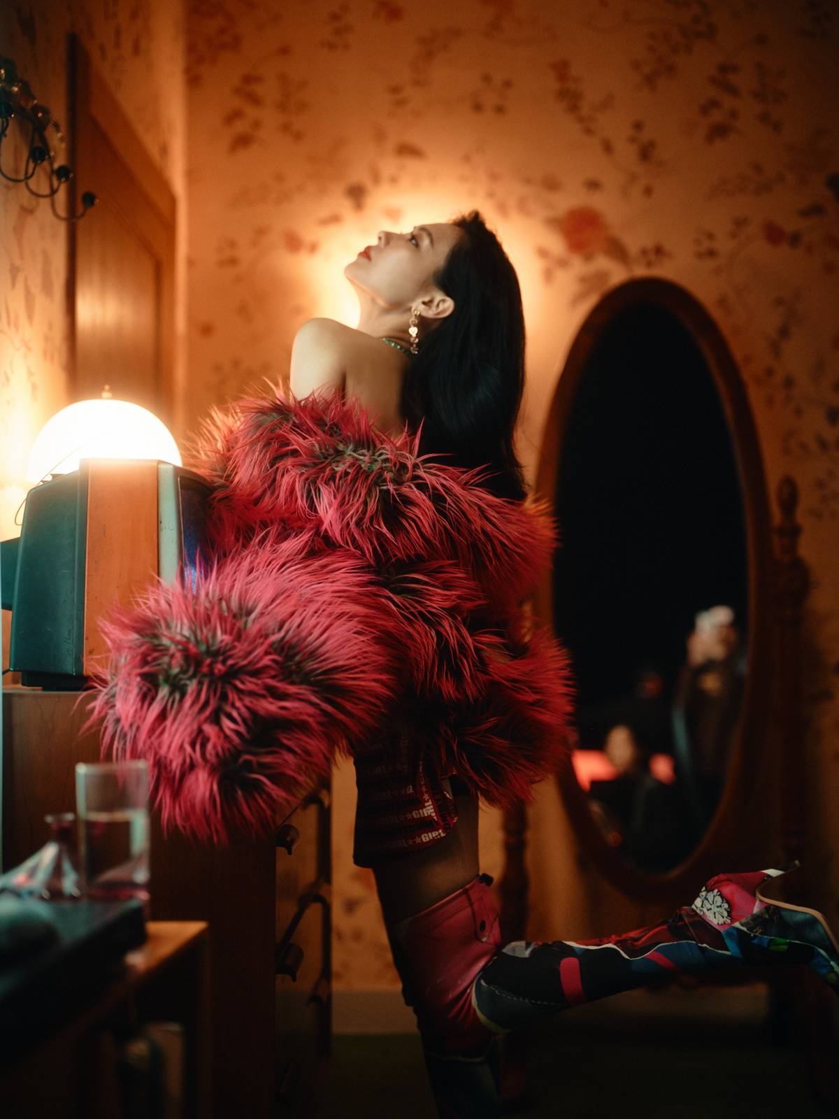 在2024年的新开始,王霏霏用这样一张完整的音乐作品,宣告歌手王霏霏的