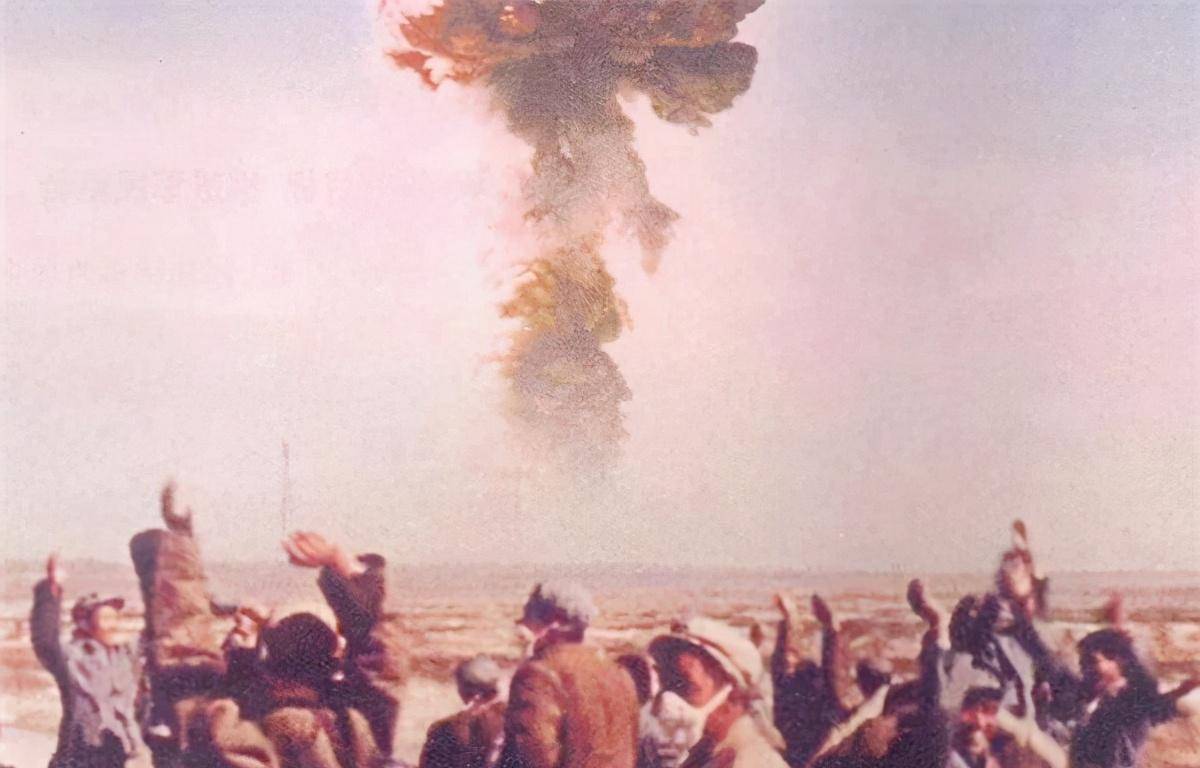 中国第一颗原子弹爆炸成功后,世界各国有什么反应?_我国_西方_的国家