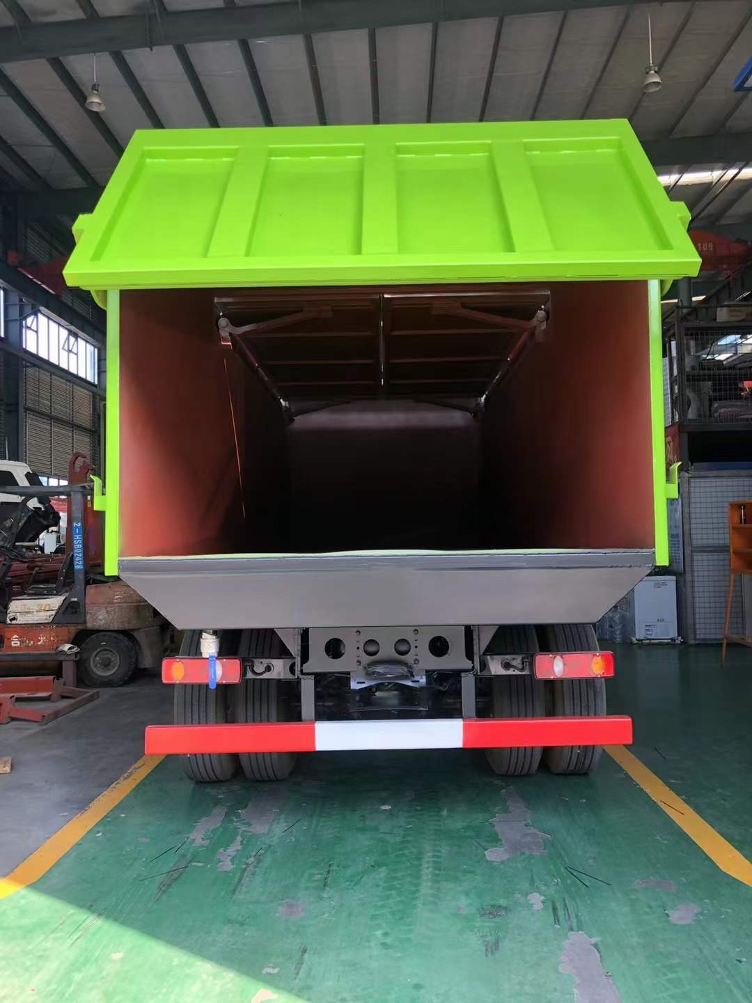 压缩站对接式垃圾车 25方后双桥环卫垃圾运输车_液压_箱体_垃圾箱