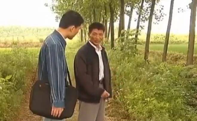 当时他们家挖出金子的事已经传遍了,老三出门后不管走到哪里都能收到