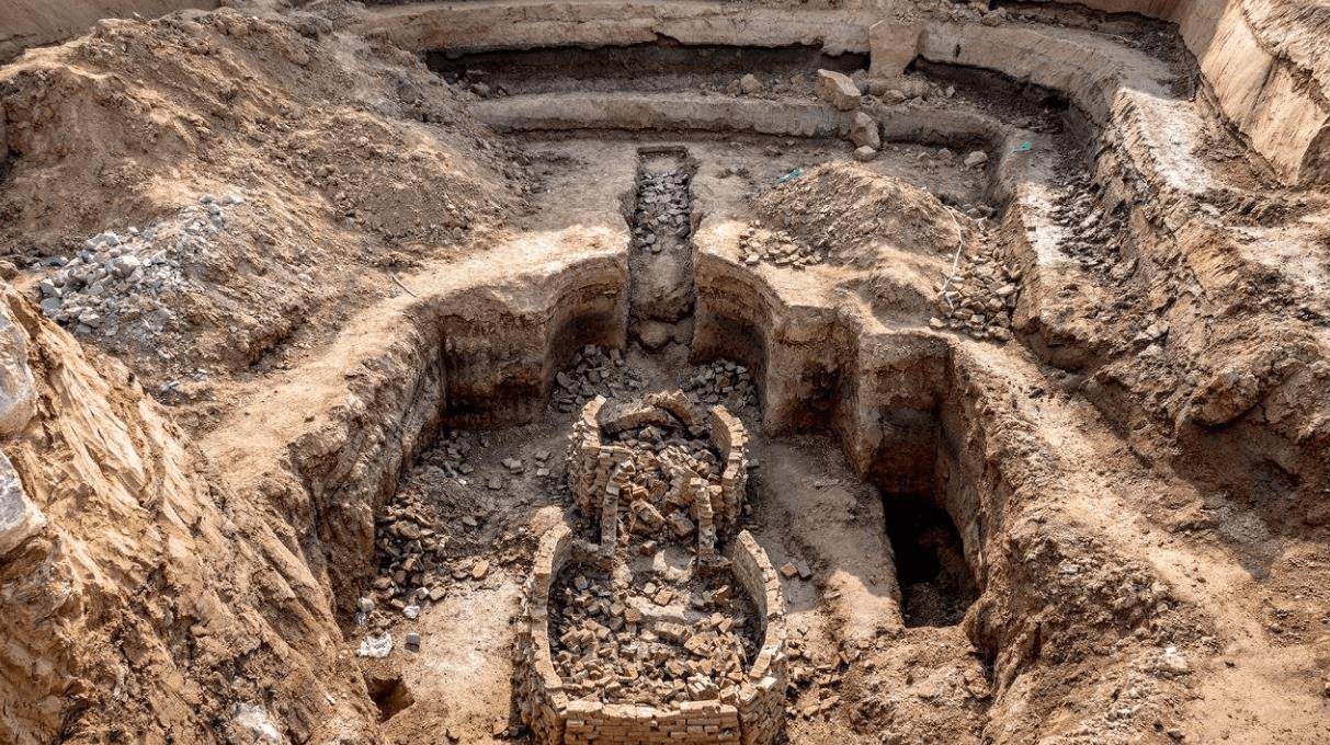 河北挖出纪晓岚墓,却发现墓中端坐6个女子,纪晓岚真面目被揭开_和 