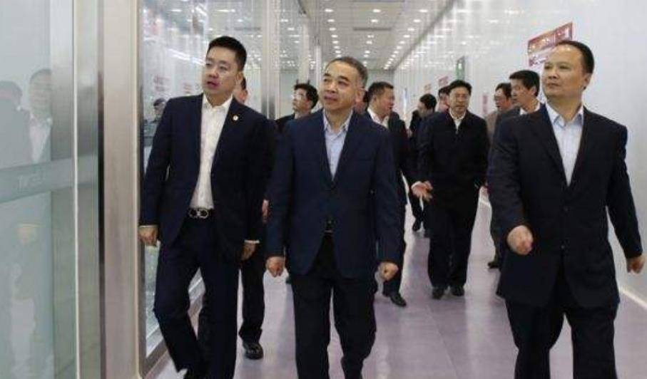 富豪排行榜2021_《福布斯》2021全球富豪榜出炉,马斯克飙升至第二,钟睒睒登中国首...