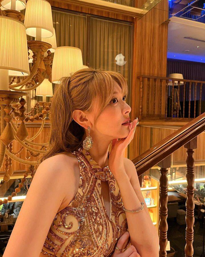 美艳绝伦水上京香:娱乐圈的璀璨明珠,挑战极限的魅力女神_作品_写真