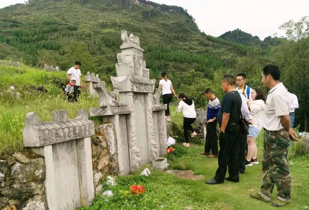 贵州发现陈圆圆之墓,吴三桂后人守护百年,因碑文一错字被识破_村民