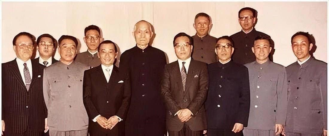 1998年8月28日,鲁大东同志病逝于成都,享年83岁,举国哀痛!