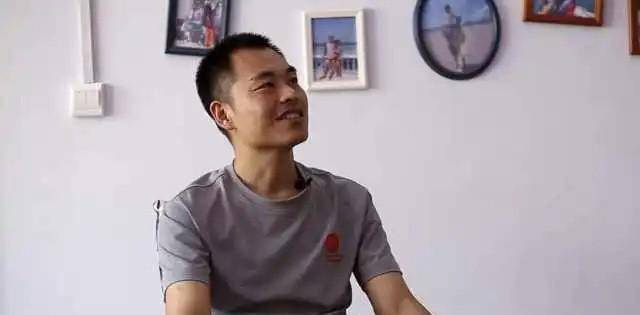 仁尧在路上扇老师耳光,被判入狱一年半,出狱后很后悔_视频_王奇_因为