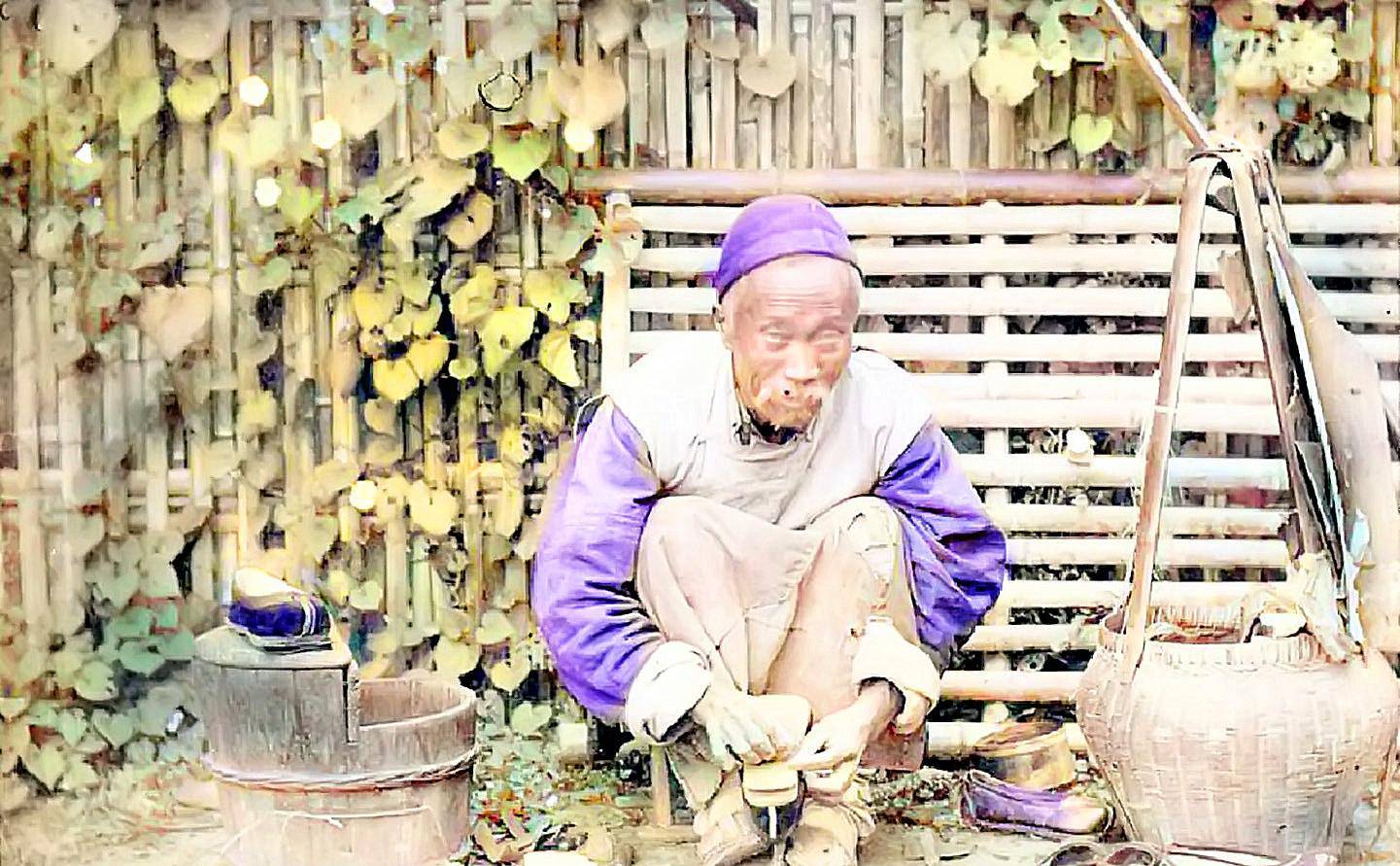 1900年的上海,南京路的店鋪只有兩層,洋女人穿漢服引