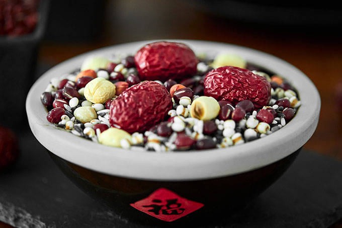 小米,糯米,高粱米,紫米,薏米等谷类,黄豆,红豆,绿豆,芸豆,豇豆等豆类