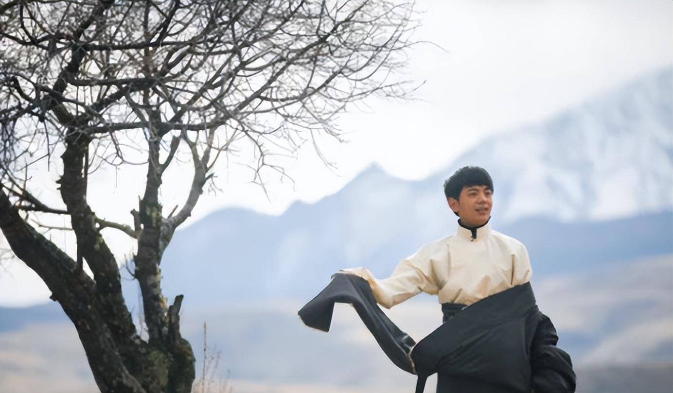 丁真_理塘县_胡波