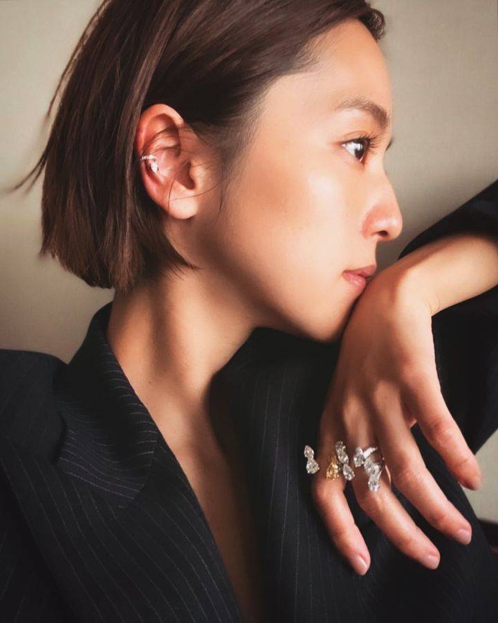 中村安,这个名字如夏夜烟花,瞬间点燃娱乐圈!这颜值身材,你能顶得住?