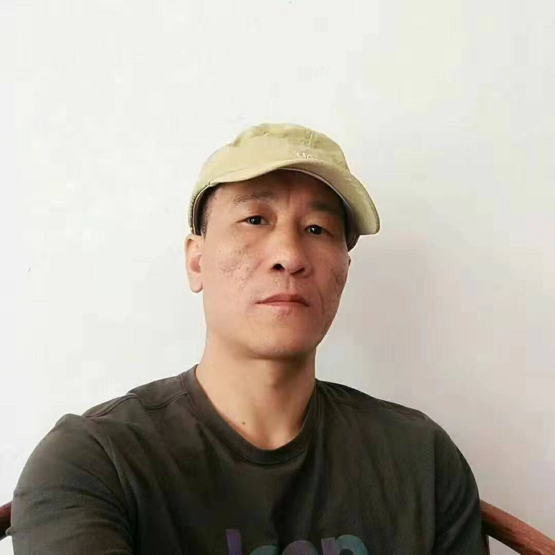 许坤波,男,52岁,高中文化,福建省漳州市诏安县人, 现为国家一级美术师