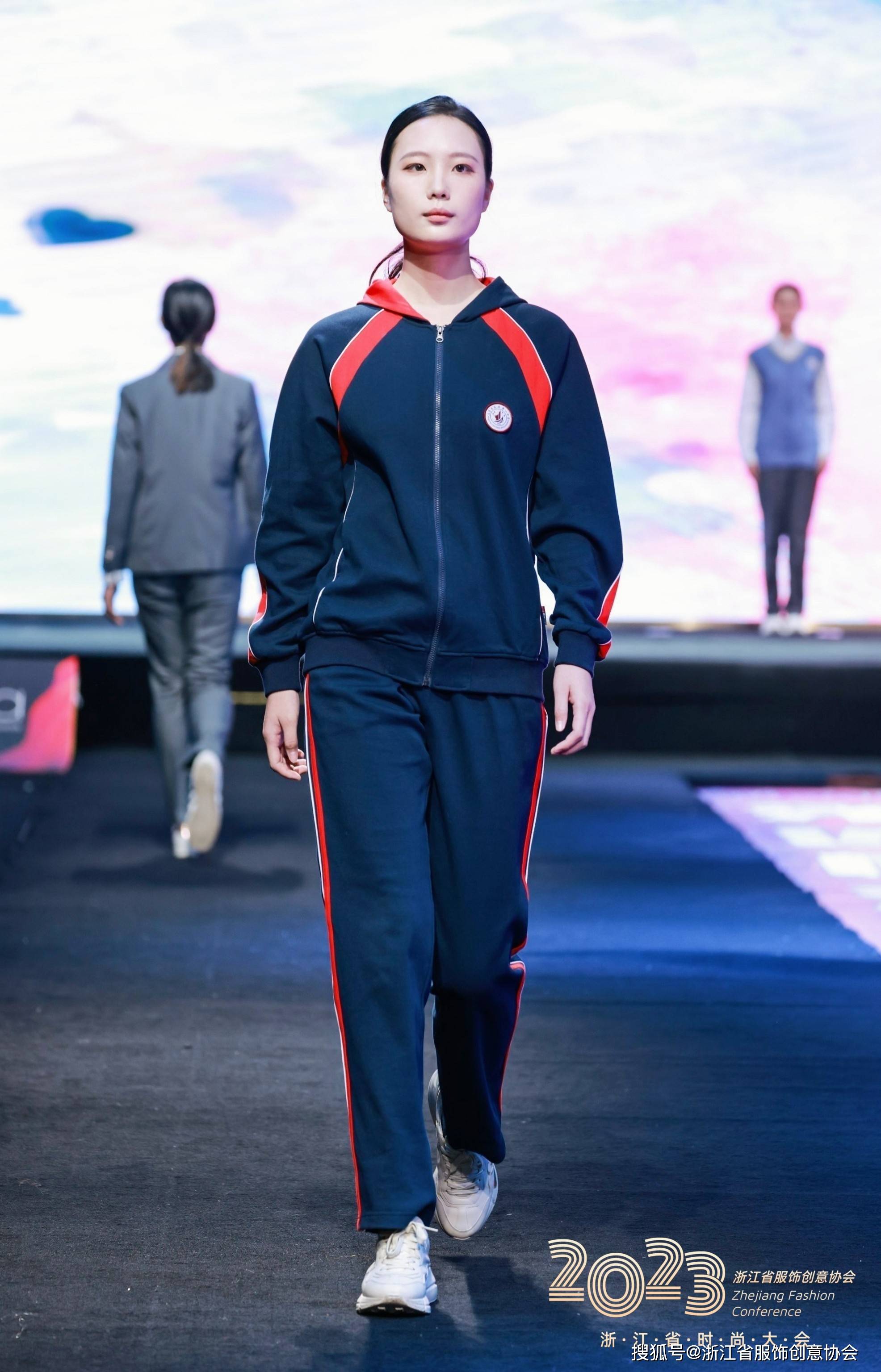 浙江省时装十佳设计师——樊艳青_该公司_理念_服装