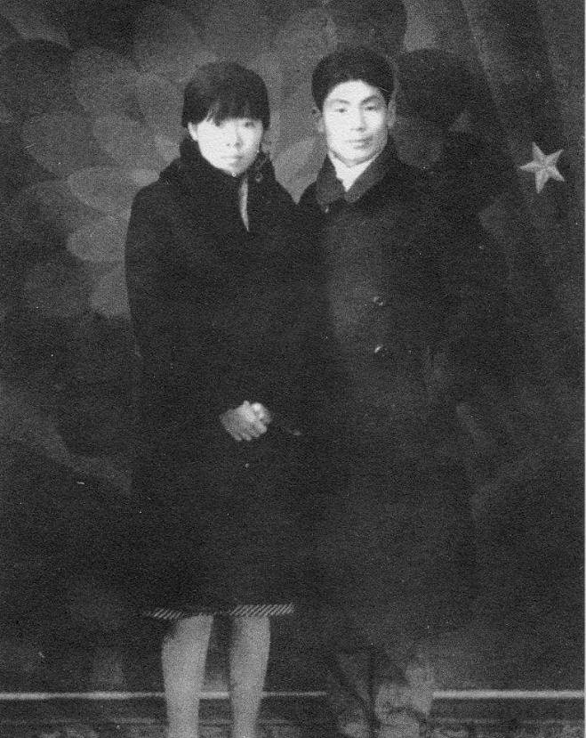 鲁迅从不吝惜对萧红的表扬,称她是"中国当代最有前途的女作家"